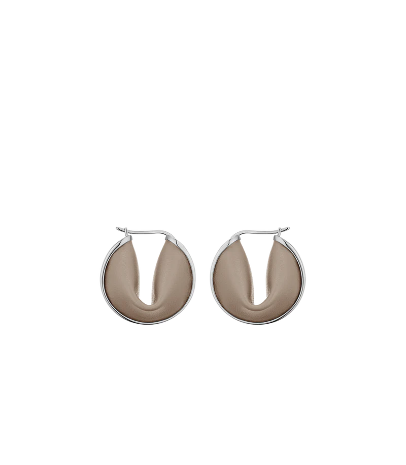 Ormé Hoop Earrings - Silver in rhodium with Taupe Leather